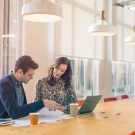 افرادی که در دفتر کار می کنند