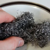 زنگ زدگی فولاد نمونه ای از یک واکنش شیمیایی گرمازا است.