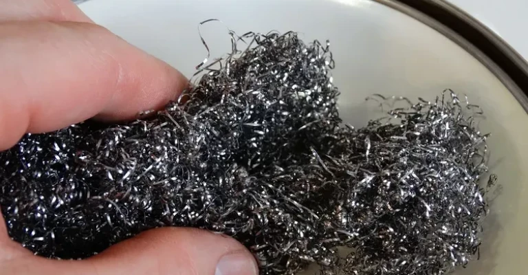 زنگ زدگی فولاد نمونه ای از یک واکنش شیمیایی گرمازا است.