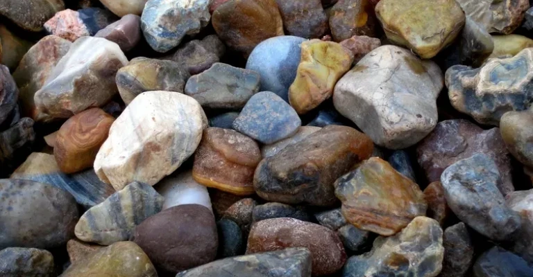 مجموعه سنگ های عقیق، نوعی سنگ چرت.