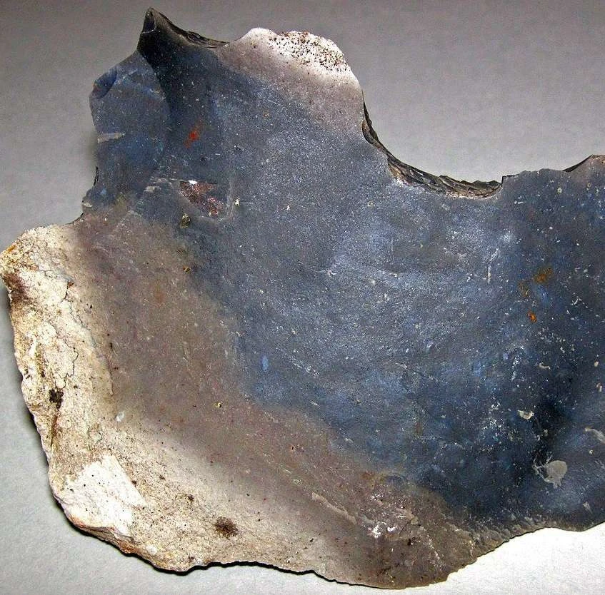 گرهک سنگ آتشزنه روی سطح صاف