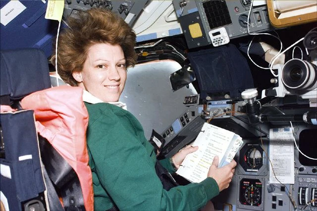 آیلین کالینز، فرمانده ماموریت شاتل فضایی کلمبیا STS-93