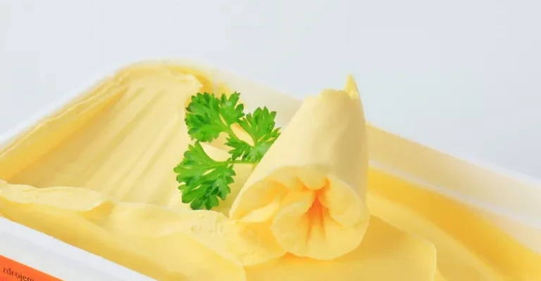 مارگارین نمونهای از محصولی است که از طریق هیدروژناسیون ساخته میشود.