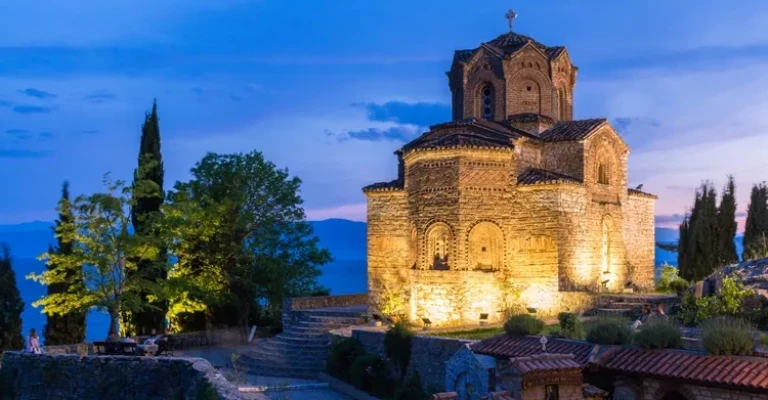 کلیسای سنت جان در کانئو در دریاچه اوهرید در مقدونیه