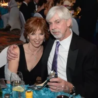 نورا رابرتز در صد و چهلمین دربی کنتاکی - جشن ایو لجام‌گسیخته