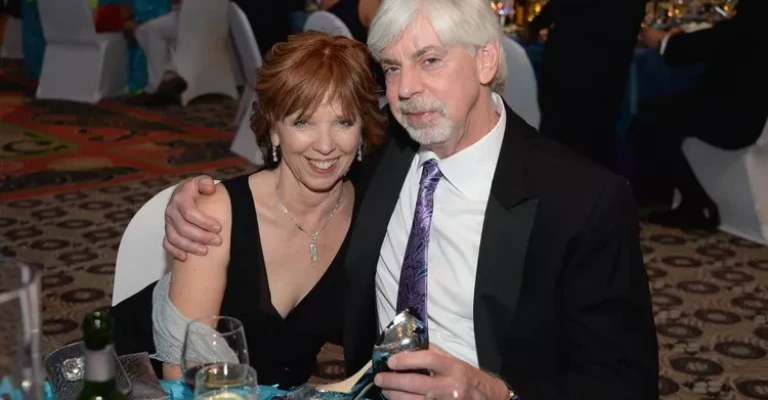 نورا رابرتز در صد و چهلمین دربی کنتاکی - جشن ایو لجام‌گسیخته