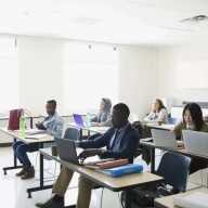 معلم و دانش‌آموزان