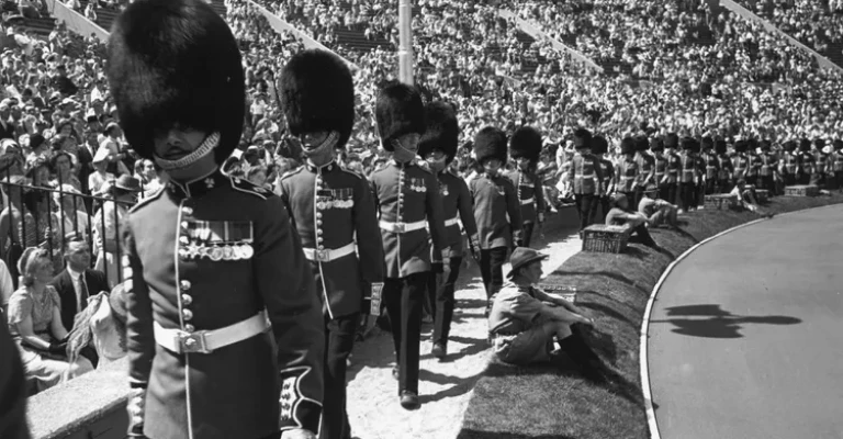 سربازان گارد در حال رژه رفتن در المپیک ۱۹۴۸.