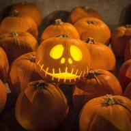 کنده‌کاری کدو تنبل هالووین یکی از سنت‌های هالووین است که میلیون‌ها آمریکایی امسال به آن می‌پردازند.