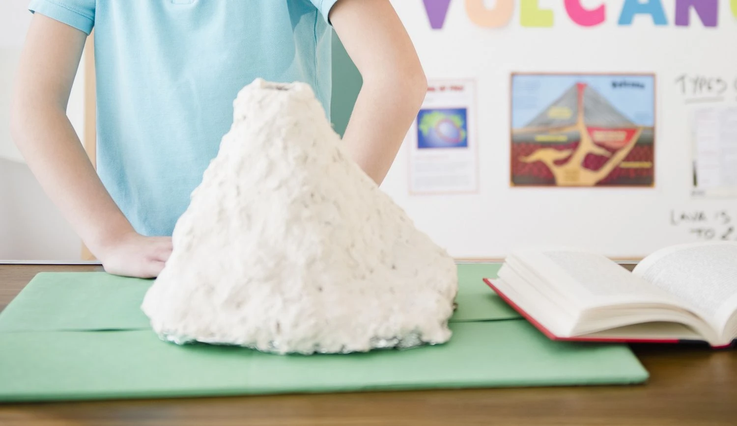 یک مدل آتشفشان