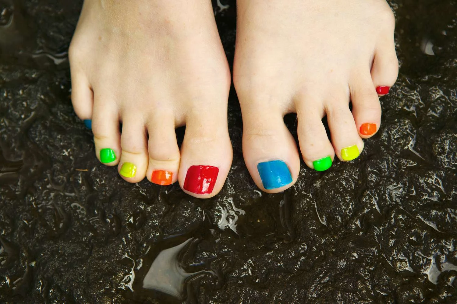 لاک رنگین کمانی انگشتان پا