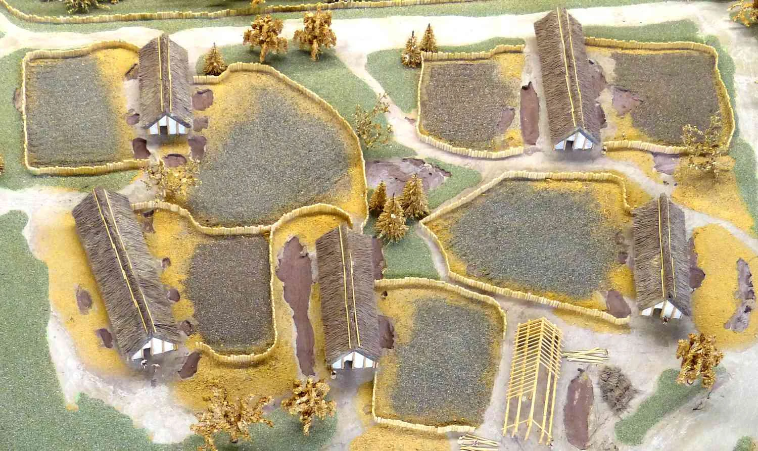 نمای هوایی از مدل لینیرباندکرامیک