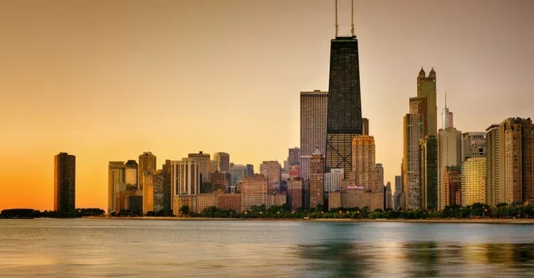 دریاچه میشیگان با شیکاگو در پس زمینه