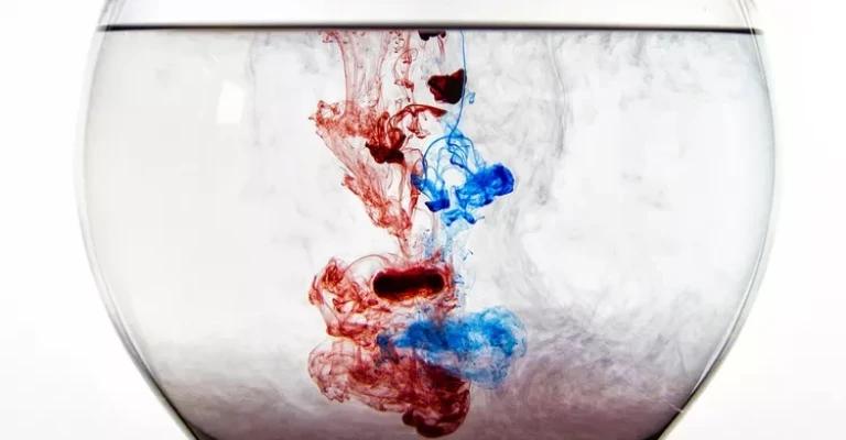 آب رنگ خوراکی یا «آتش‌بازی» یک پروژه علمی سرگرم‌کننده و بی‌خطر برای بچه‌هاست.