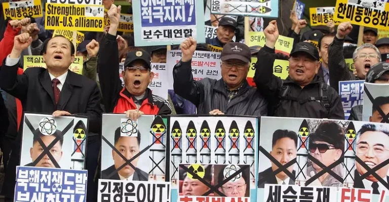اعتراض مردم کره جنوبی به سیاست های کره شمالی