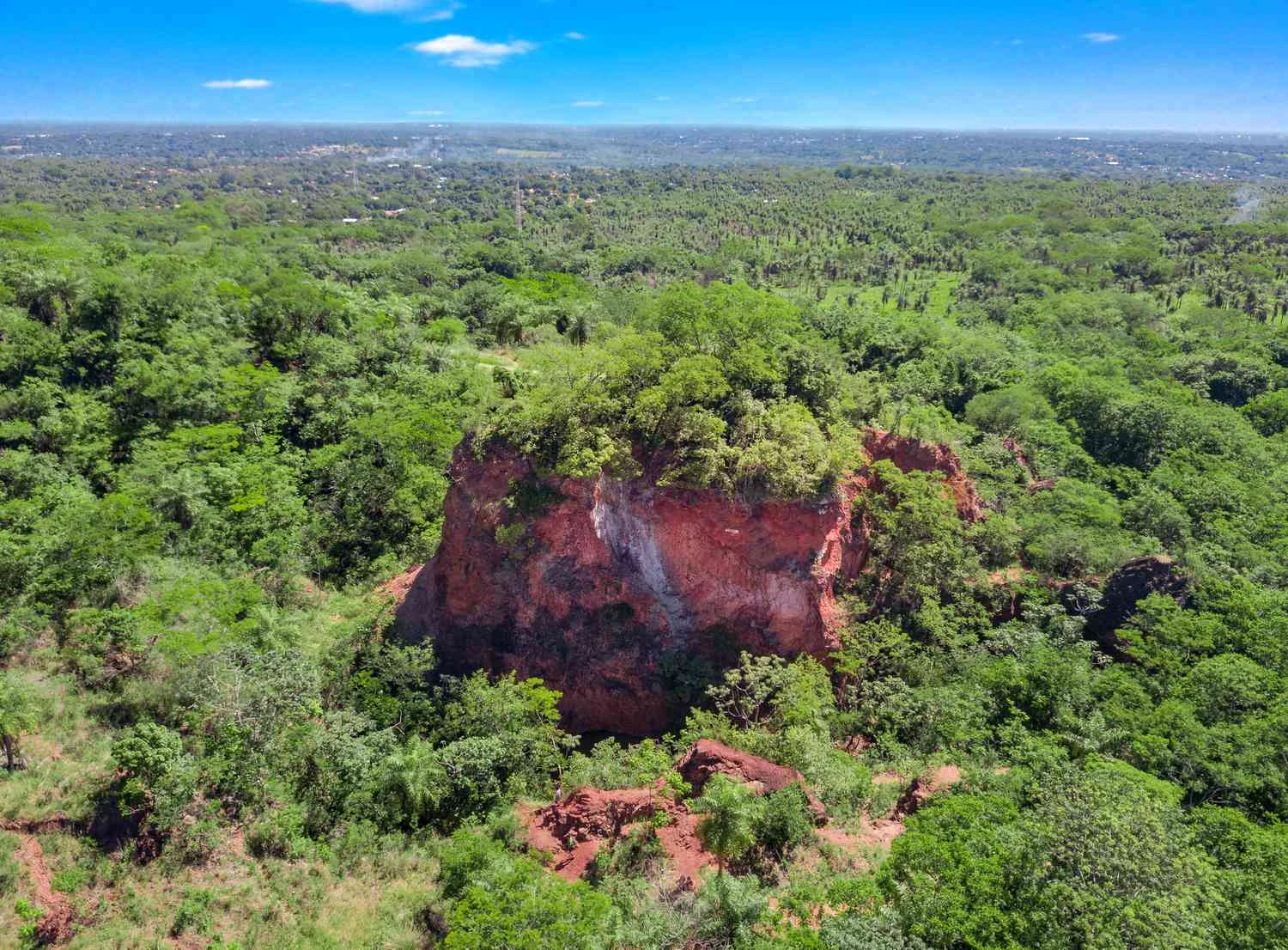 سرو کوی، کوهی از سنگ قرمز در نزدیکی آرگوئه در پاراگوئه