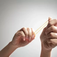 مدول یانگ، الاستیسیته یا سختی یک ماده جامد را توصیف می‌کند.