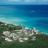 نمای هوایی از تولوم، مرکز تجاری مایا در ساحل خلیج شبه جزیره یوکاتان