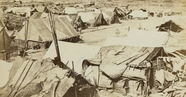 رهبران شورش تایپینگ در سال ۱۸۶۵ در این حصار گردن زده شدند.