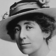 عکس سیاه و سفید از سر ژانت رنکین که در سال ۱۹۱۷ گرفته شده است.