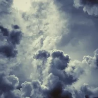 فراوان‌ترین گاز موجود در جو، نیتروژن است. اگرچه ممکن است ابرهای زیادی ببینید، بخار آب تنها تا ۴٪ از ترکیب آن را تشکیل می‌دهد.