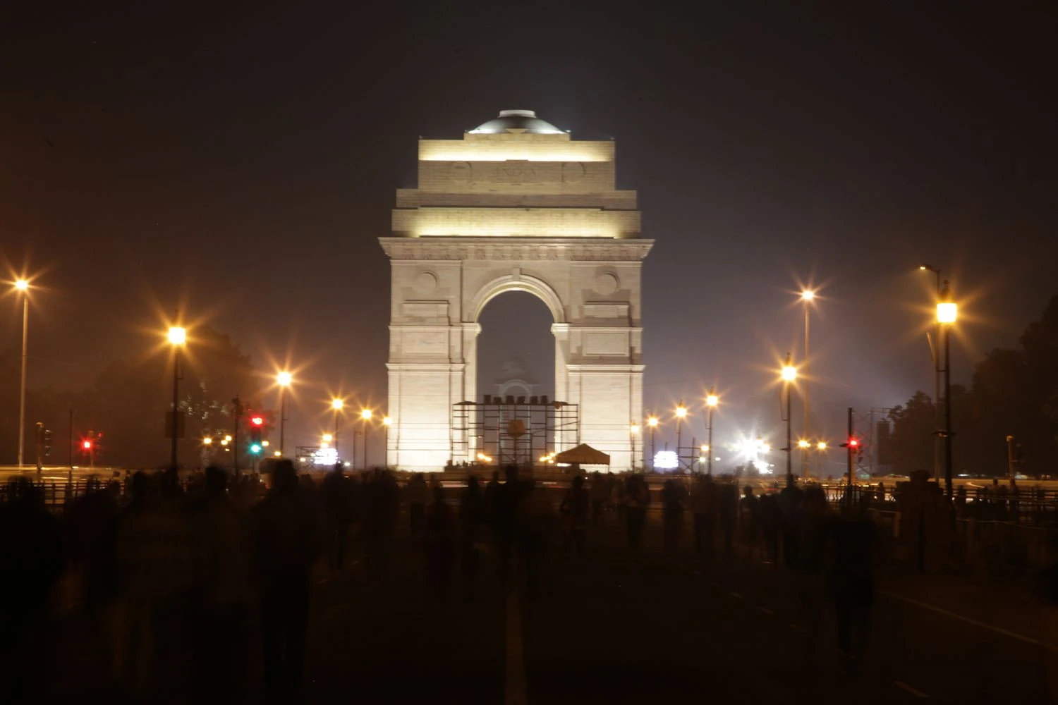 طاقی در هند که از طاق پیروزی واقع در پاریس الهام گرفته شده است و به نوبه خود از طاق تیتوس رومی الهام گرفته است