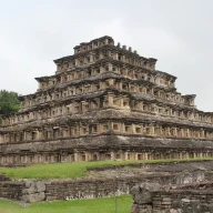 هرم ال تاجین، هرم طاقچه‌ها (ضلع جنوب غربی)